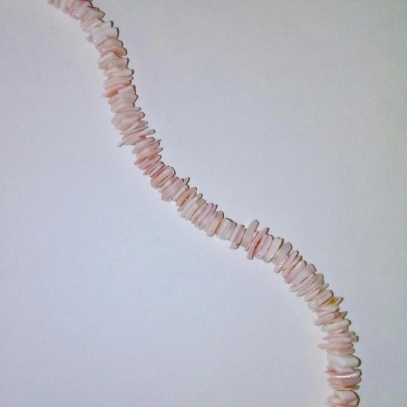 VTG 70s Hawaiian Pink & White Puka Chip Shell Necklace - Picture 4 of 6